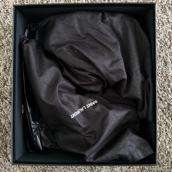 SAINT LAURENT YSL - Picture 2 of 8